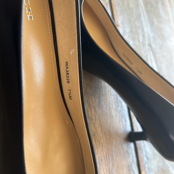 BRAND NEW IN BOX COACH KITTEN HEALS - Picture 5 of 5